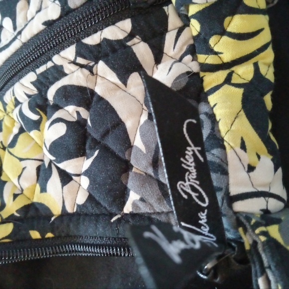 Retired like new 2010 Vera Bradley cross body shoulder bag - Picture 5 of 8